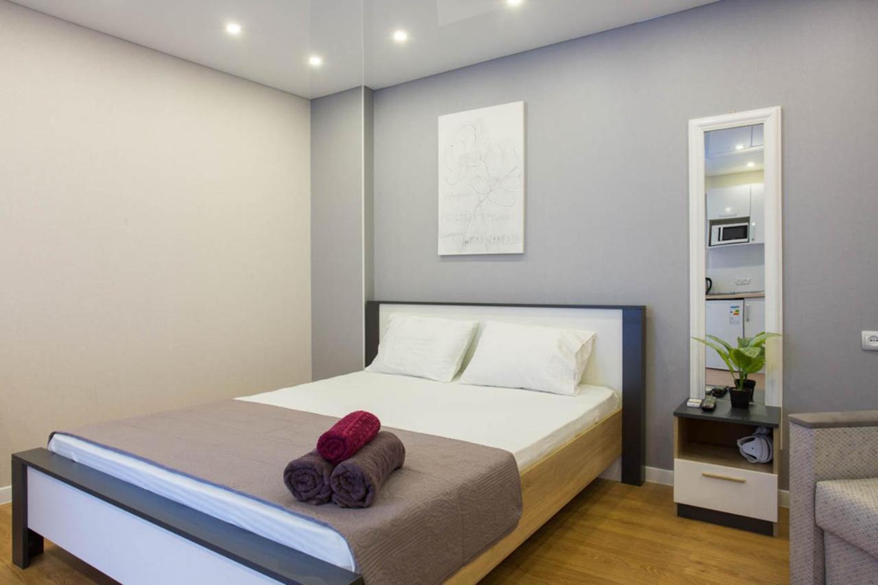 Studio Near Metro Yaroslava Mudroho, Universytet - Mykoly Khvylovoho Str 5-3 Carcóvia Exterior foto