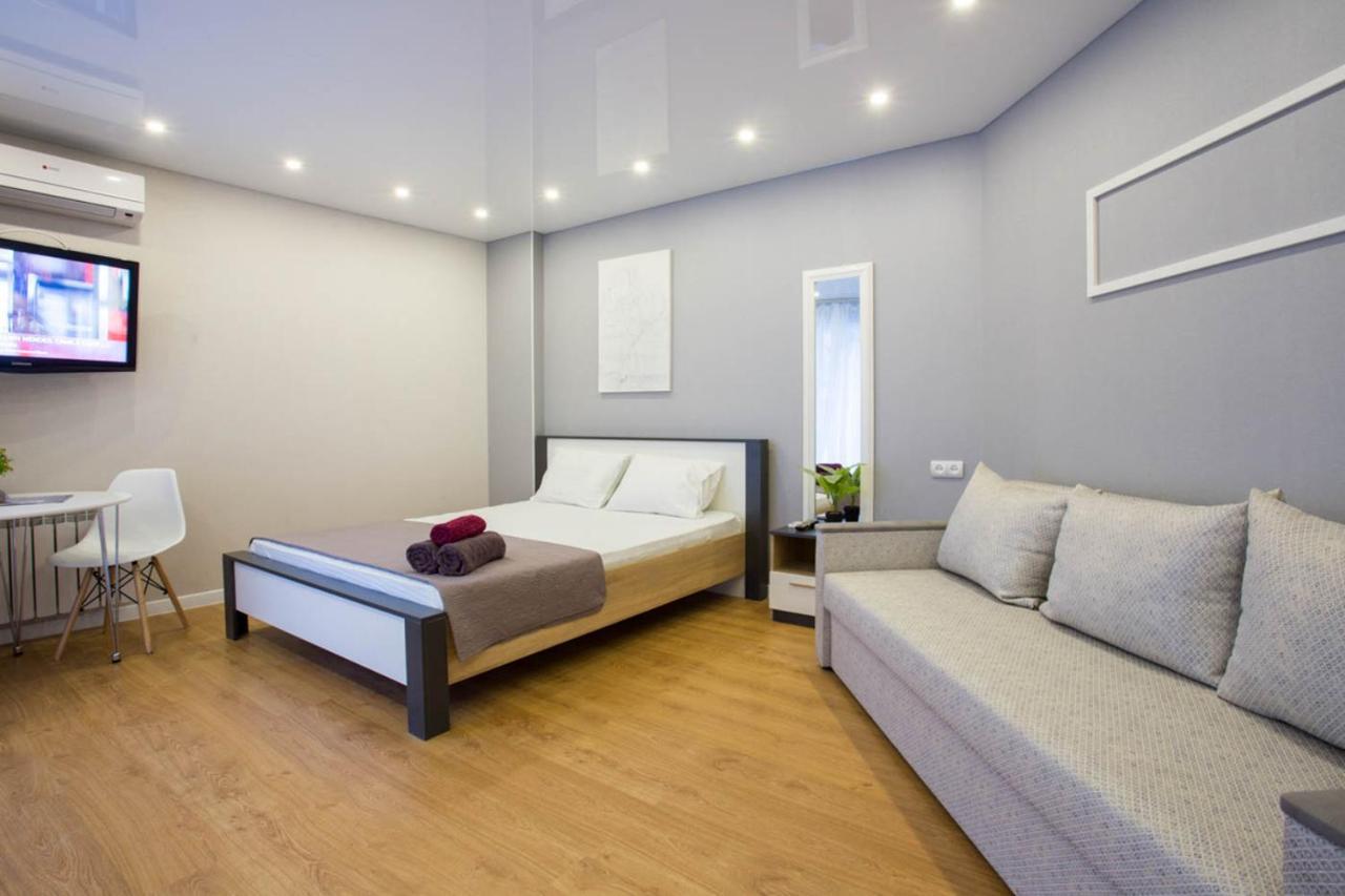 Studio Near Metro Yaroslava Mudroho, Universytet - Mykoly Khvylovoho Str 5-3 Carcóvia Exterior foto